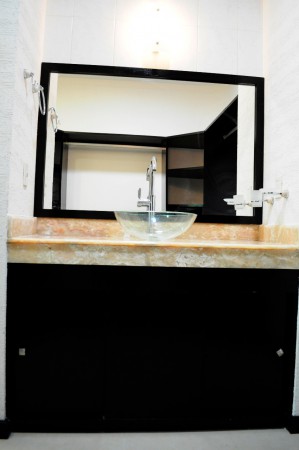 DISEÑO Y CONSTRUCCIÓN DE MOBILIARIO PARA BAÑO